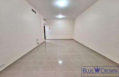 Apartment - 2 Bedrooms - 2 Bathrooms for rent in Golden Sands 9 - Al Mankhool - Bur Dubai - Dubai