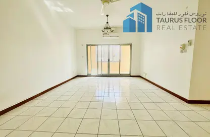 Apartment - 2 Bedrooms - 2 Bathrooms for rent in Al Muraqqabat - Deira - Dubai