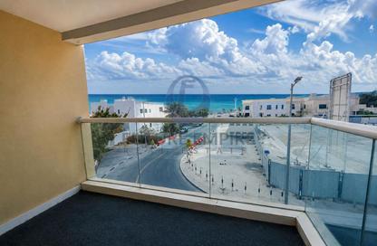 Apartment - 3 Bedrooms - 5 Bathrooms for rent in Umm Suqeim 2 - Umm Suqeim - Dubai