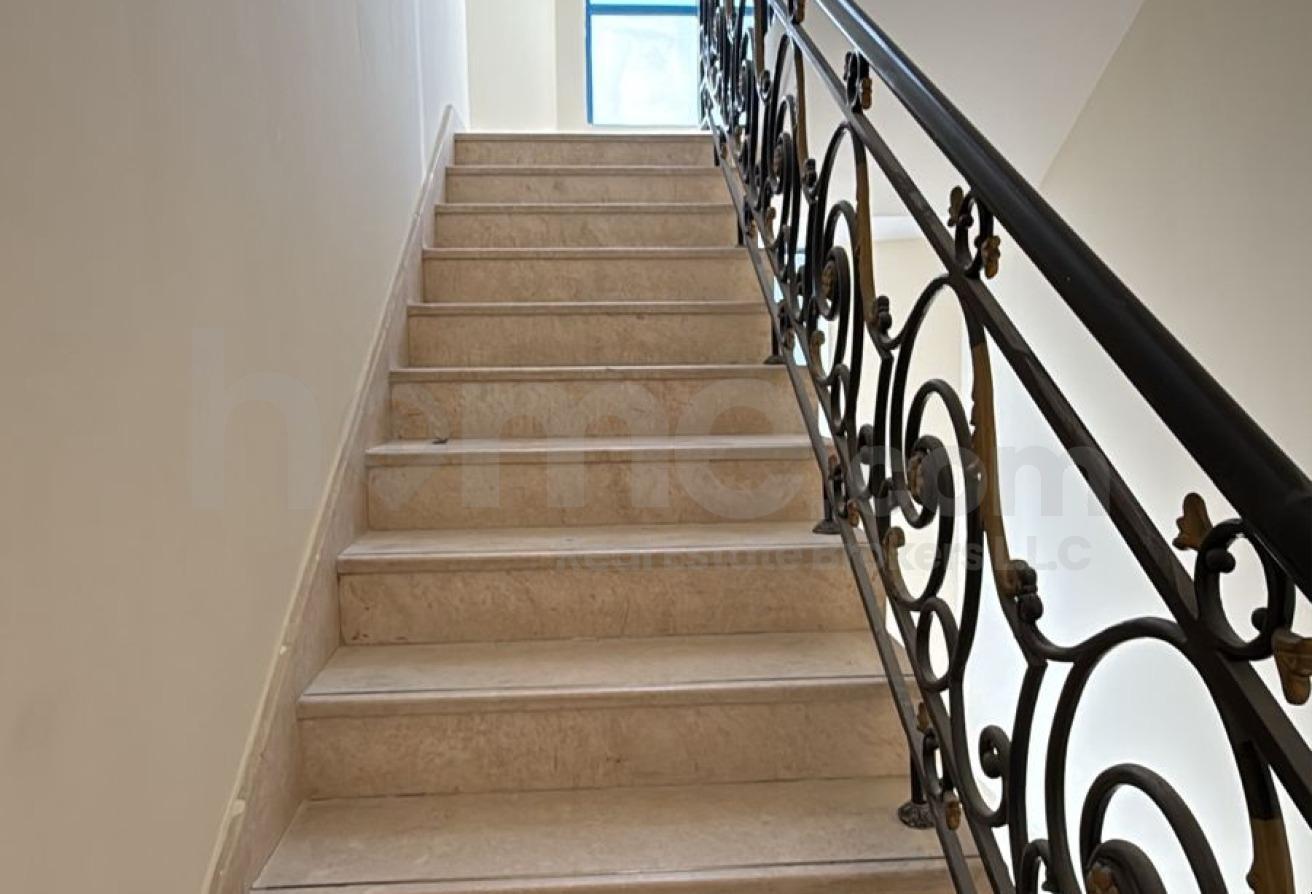 Well Maintained Huge Villa with Swimming Pool photo 11