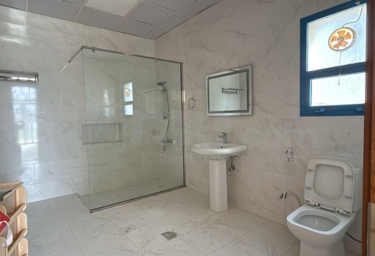 Well Maintained Huge Villa with Swimming Pool photo 13