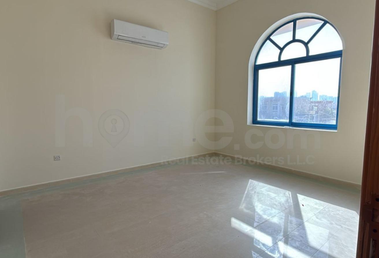 Well Maintained Huge Villa with Swimming Pool photo 9