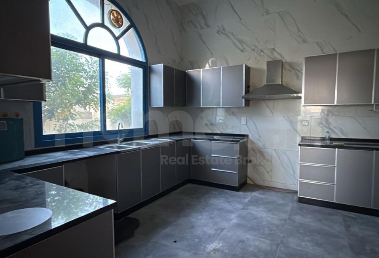 Well Maintained Huge Villa with Swimming Pool photo 12