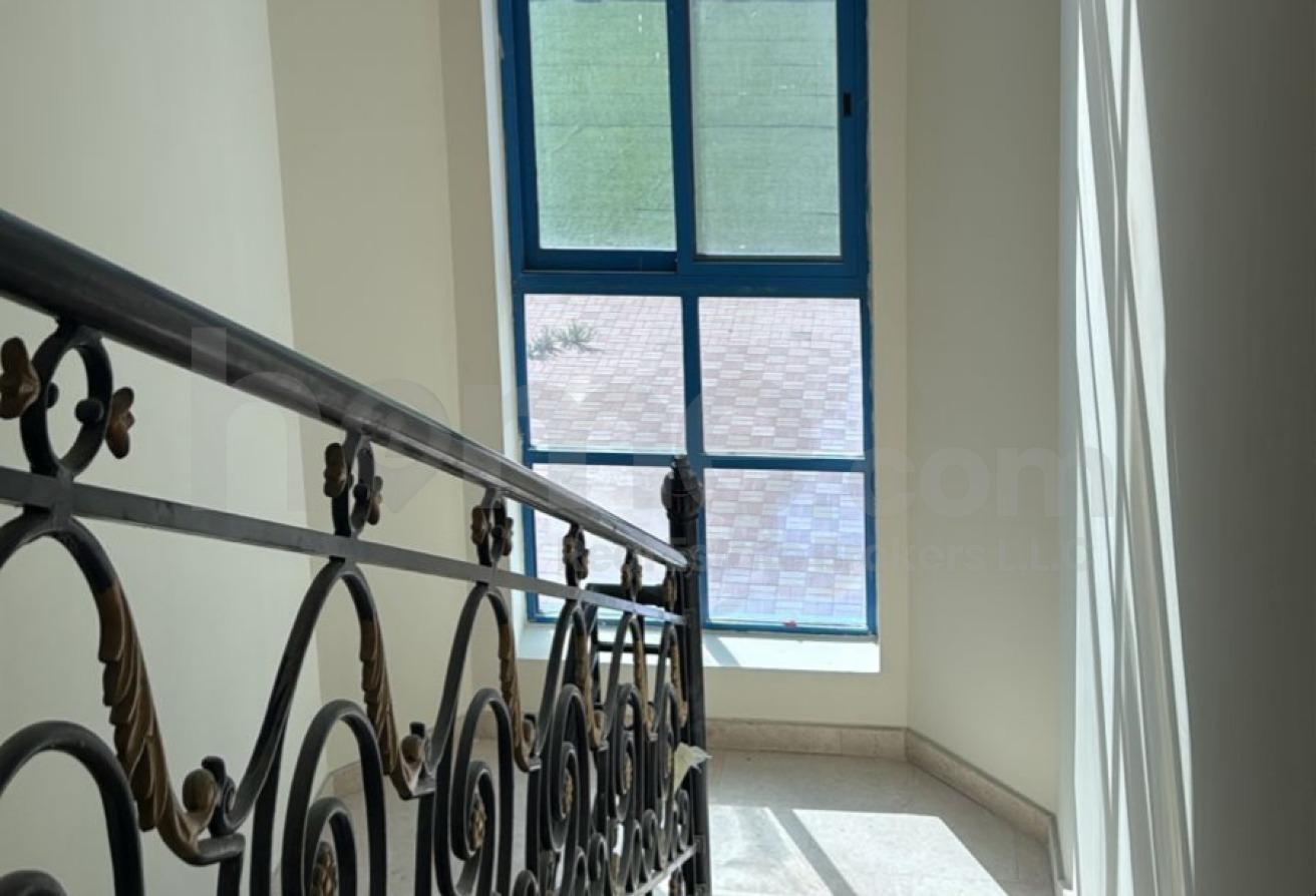 Well Maintained Huge Villa with Swimming Pool photo 10