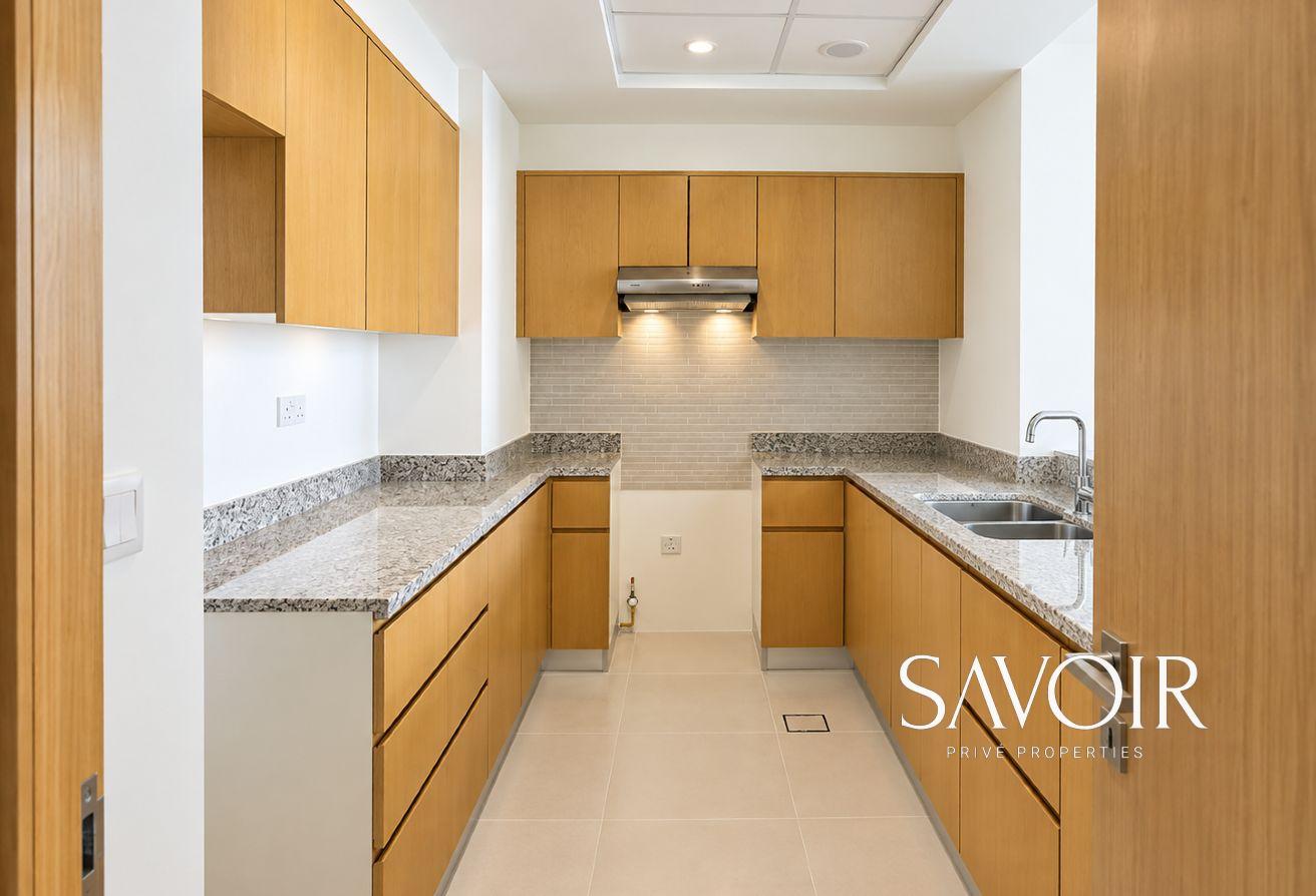 Bellevue Tower 1 | Burj Khalifa view | Unfurnished photo 4