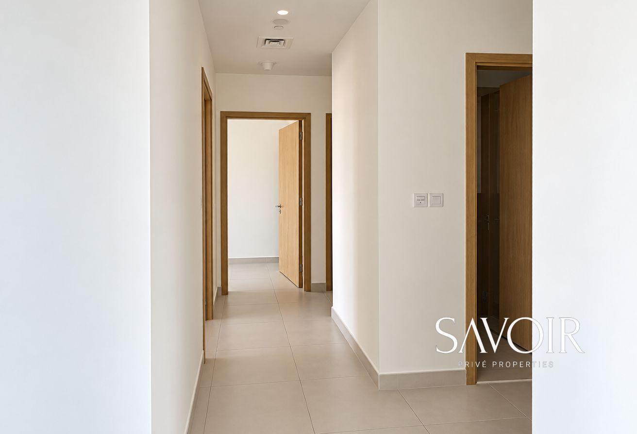 Bellevue Tower 1 | Burj Khalifa view | Unfurnished photo 5