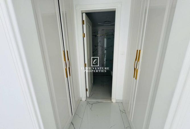 ELEGANT 1-BHK | SPACIOUS | PRIME LOCATION photo 3