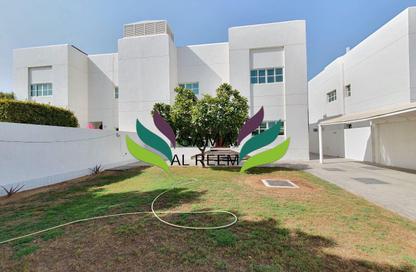 Villa - 4 - 4 for rent in Umm Suqeim 1 Villas - Umm Suqeim 1 - Umm Suqeim - Dubai