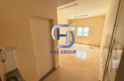 Apartment - 1 Bathroom for rent in Fire Station Road - Muwaileh - Sharjah