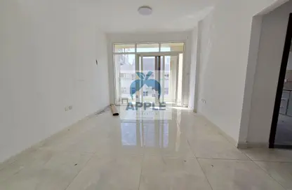 شقة - 2 غرف نوم - 2 حمامات للايجار في الزاهية - تجارية مويلح - الشارقة