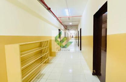 سكن عمال - استوديو - 8 حمامات للايجار في م-33 - مصفح الصناعية - مصفح - أبوظبي