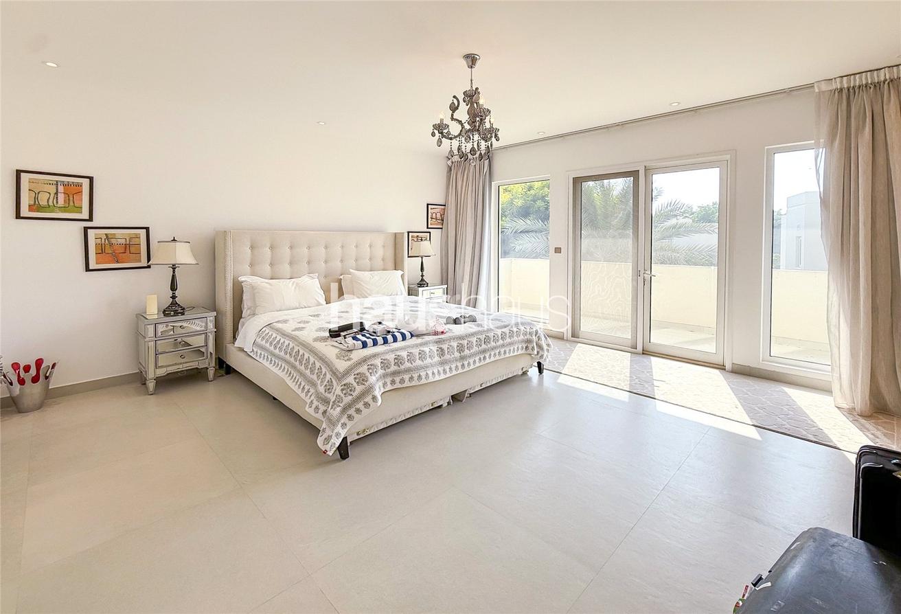 Upgraded | Private Pool | Corner Plot | Extended photo 9