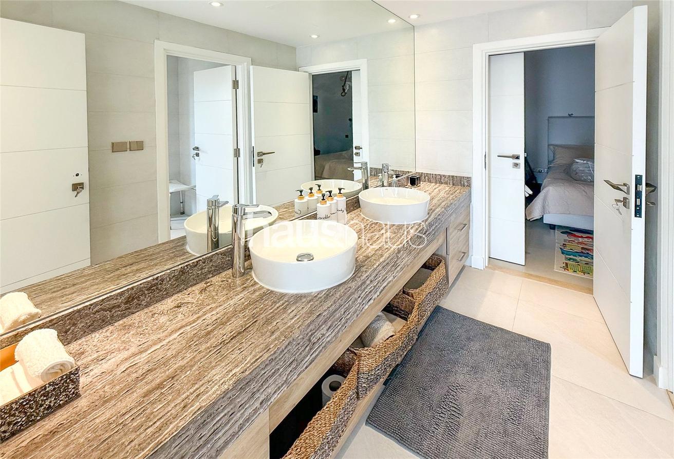 Upgraded | Private Pool | Corner Plot | Extended photo 10