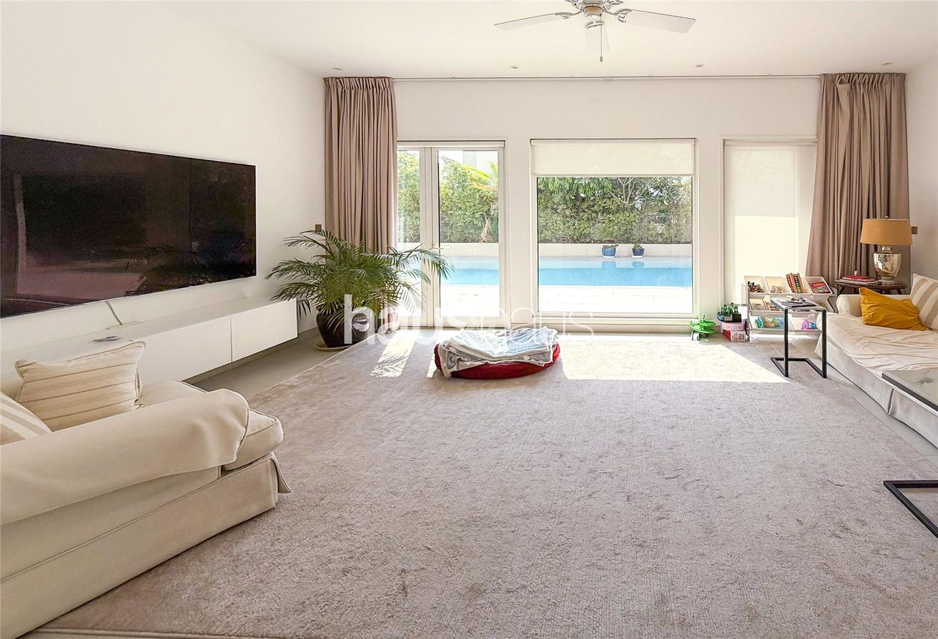 Upgraded | Private Pool | Corner Plot | Extended photo 5