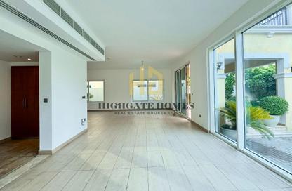 Villa - 4 - 4 for rent in Legacy Nova Villas - District 9 - Jumeirah Park - Dubai