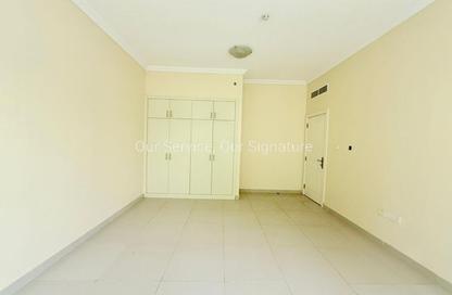 Apartment - 3 Bedrooms - 3 Bathrooms for rent in Al Mamzar Tower - Al Mamzar - Sharjah - Sharjah