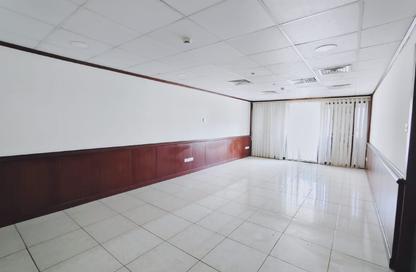 Office Space - Studio - 1 Bathroom for rent in Al Wahda Building - Al Majaz 2 - Al Majaz - Sharjah