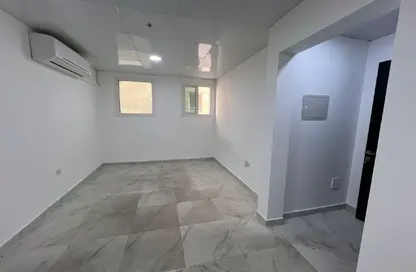 Apartment - Studio - 1 Bathroom for rent in Abu Shagara building - Abu shagara - Sharjah