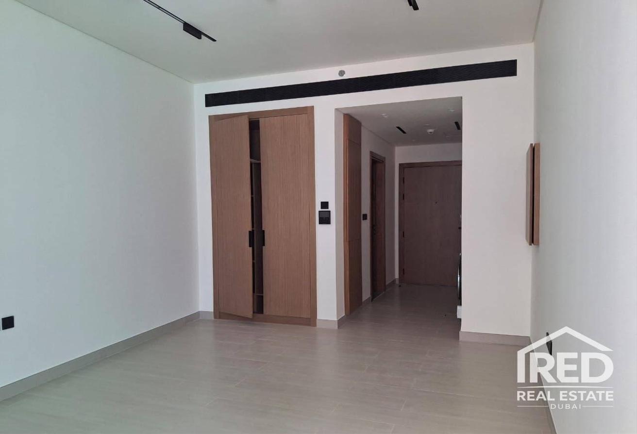 Modern | Vacant | Premium Amenities | Pool View photo 3