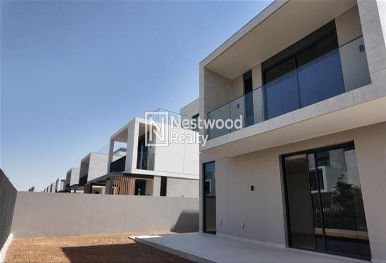 Single Row | Ready to Move in | Large Plot photo 13