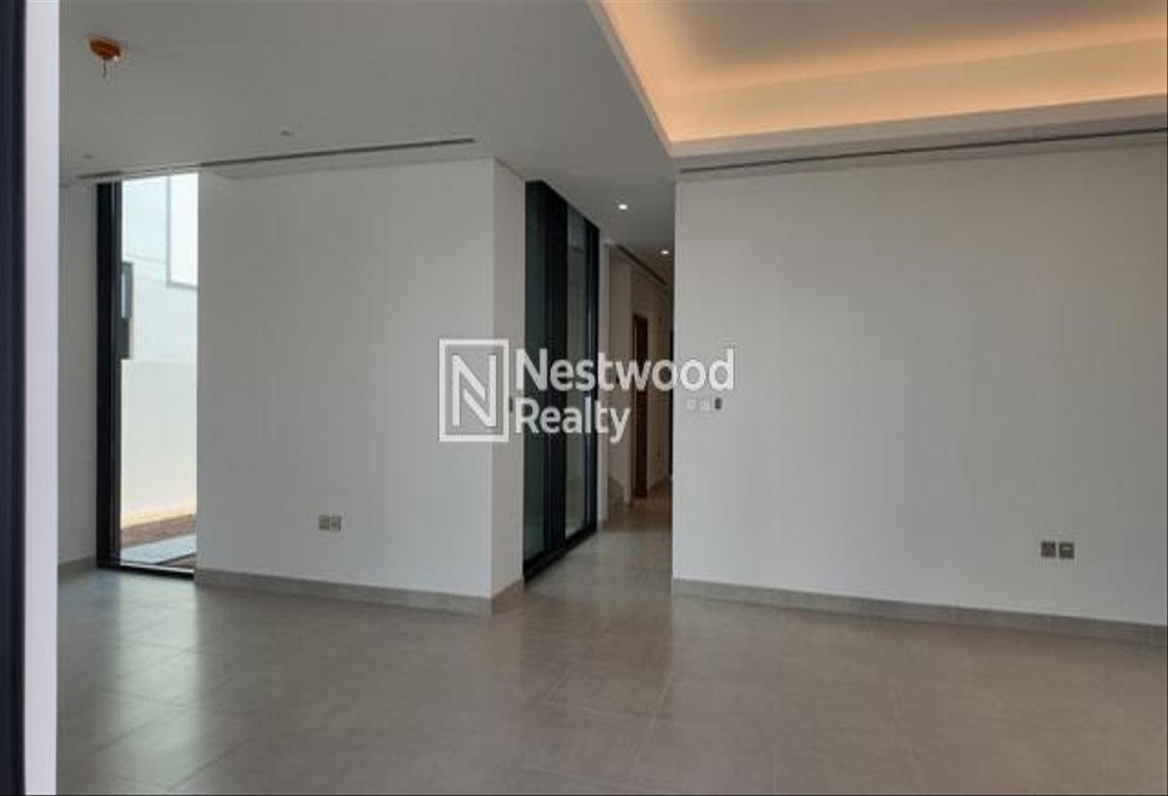 Single Row | Ready to Move in | Large Plot photo 2