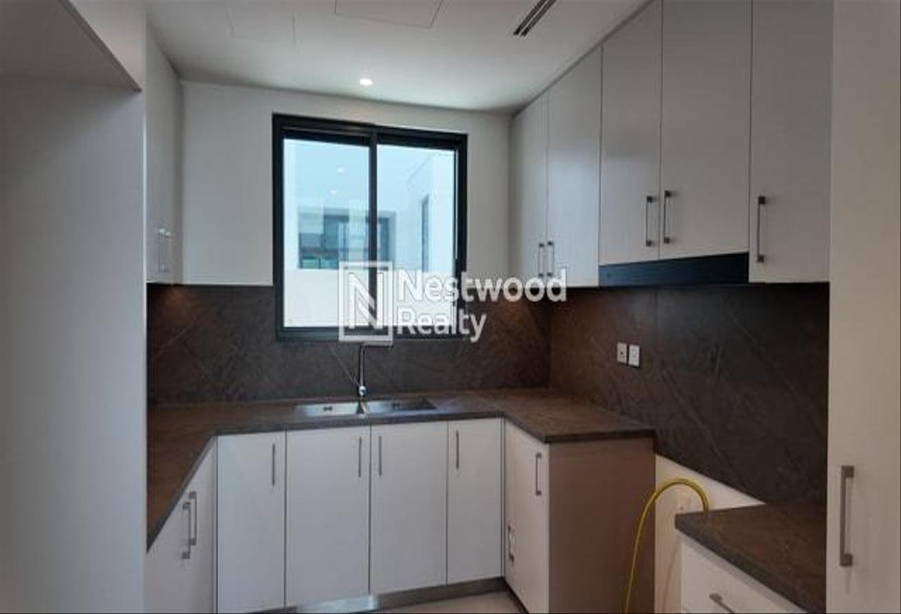 Single Row | Ready to Move in | Large Plot photo 8