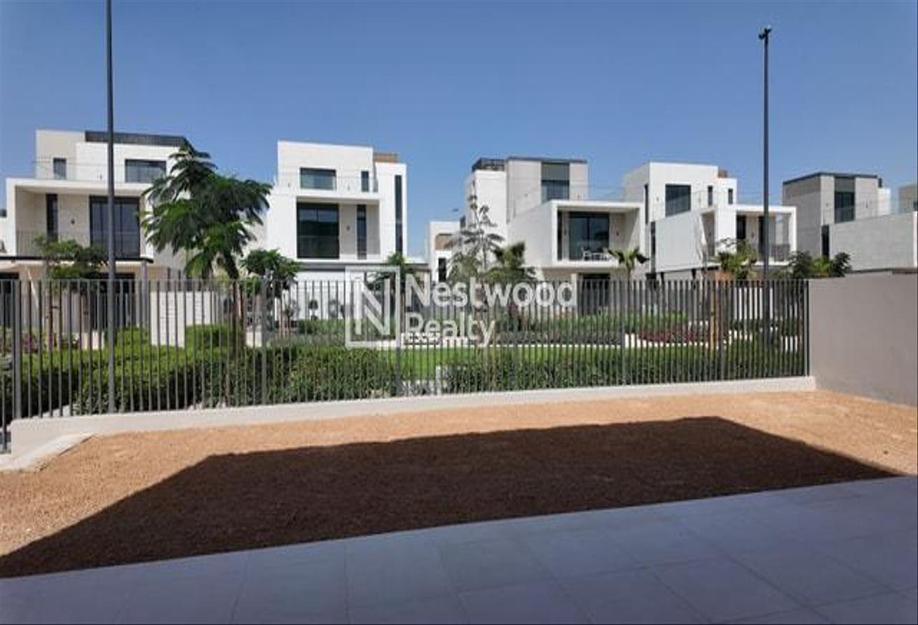 Single Row | Ready to Move in | Large Plot photo 12