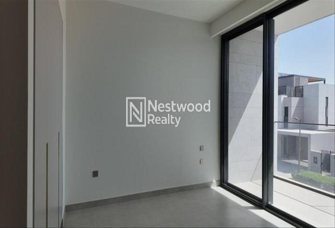 Single Row | Ready to Move in | Large Plot photo 4