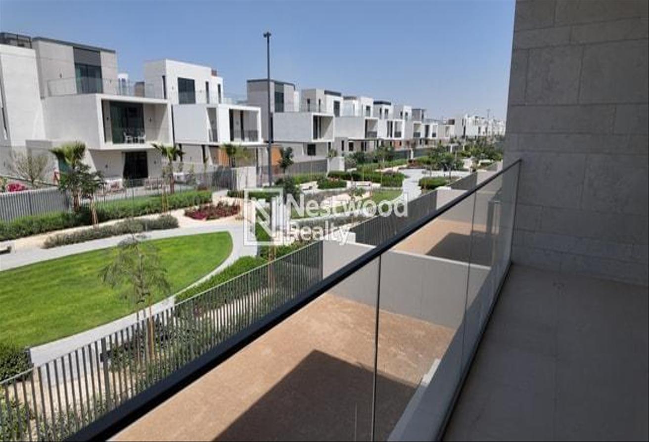 Single Row | Ready to Move in | Large Plot photo 11