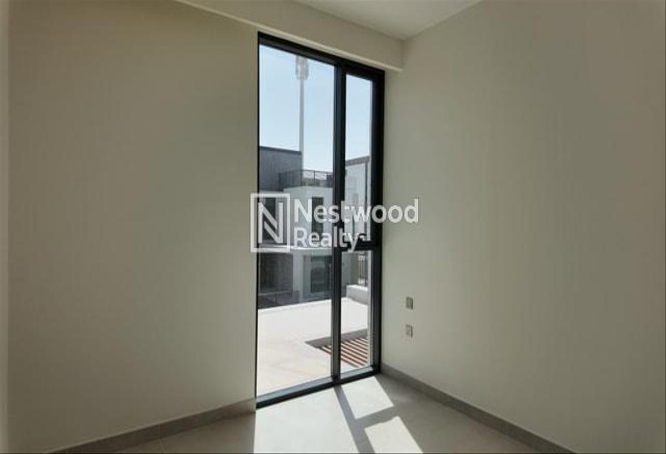 Single Row | Ready to Move in | Large Plot photo 6