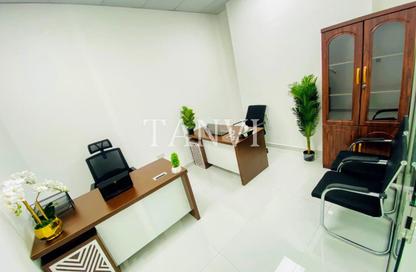 Office Space - Studio - 1 Bathroom for rent in Red Avenue - Al Garhoud - Dubai