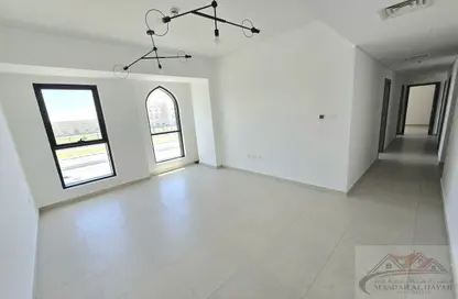 Apartment - 3 Bedrooms - 3 Bathrooms for rent in Muweileh Community - Muwaileh Commercial - Sharjah