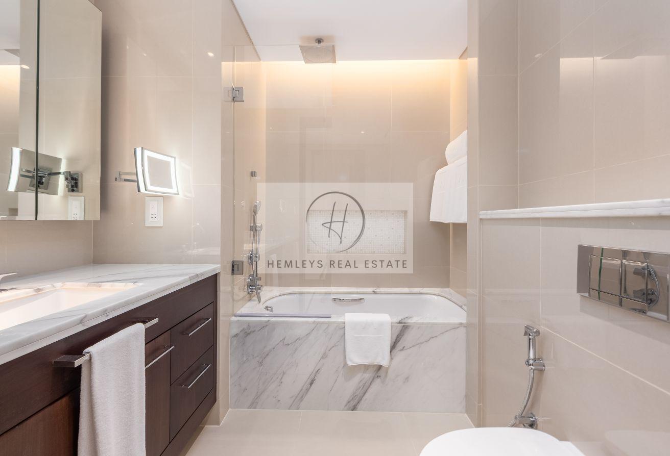 Premium Unit | Burj View | Luxury Living photo 10