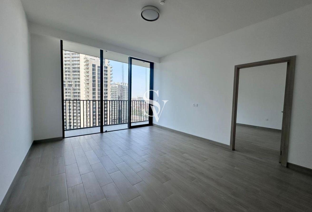 Brand New | Park Facing | Near Exit | White Goods photo 3