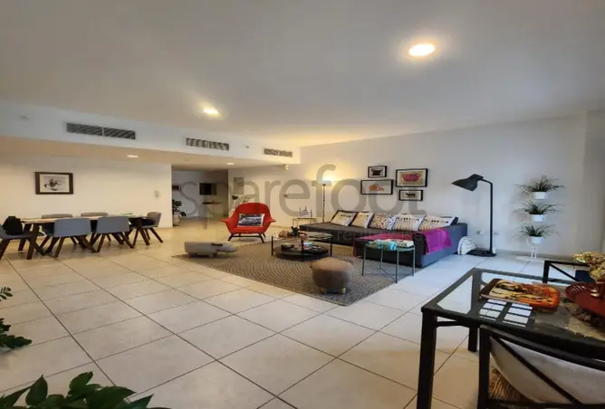 130211014 - Property Image 2