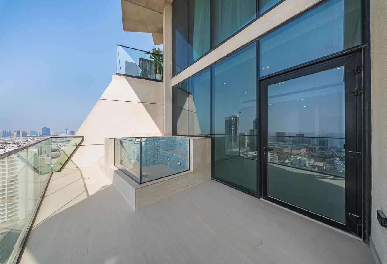 Exclusive Listing | Private Pool | Mid-High Floor
