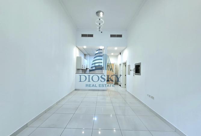 Spacious Apartment |Well-Maintained| AC Free