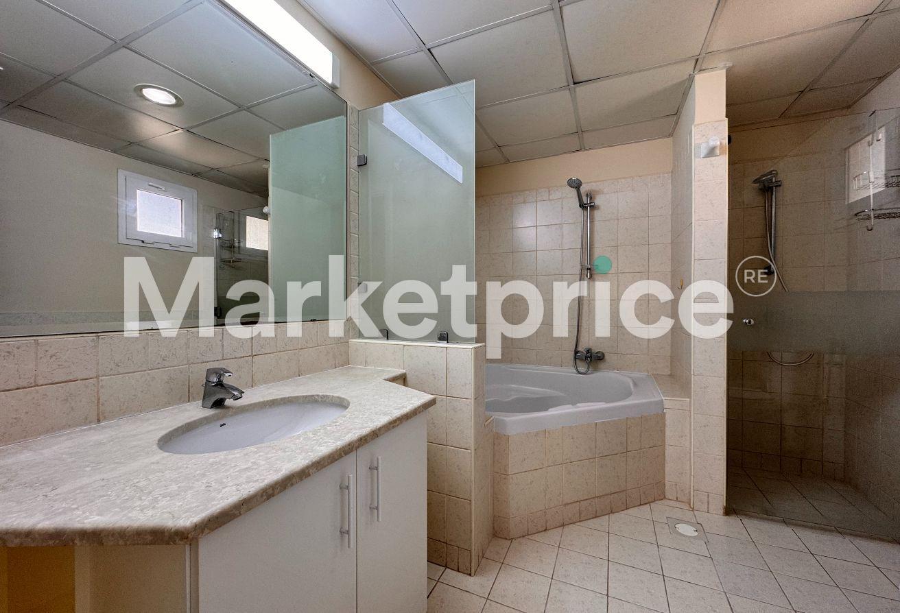 5 BR Type 7 Villa in Meadows 4 with lake views photo 18