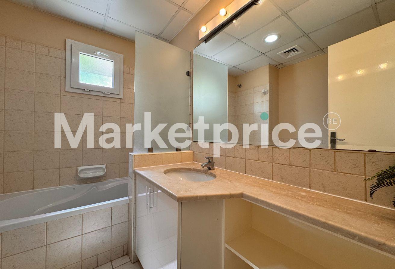 5 BR Type 7 Villa in Meadows 4 with lake views photo 16