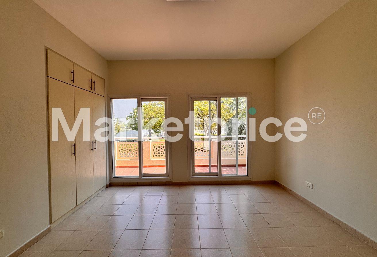 5 BR Type 7 Villa in Meadows 4 with lake views photo 14