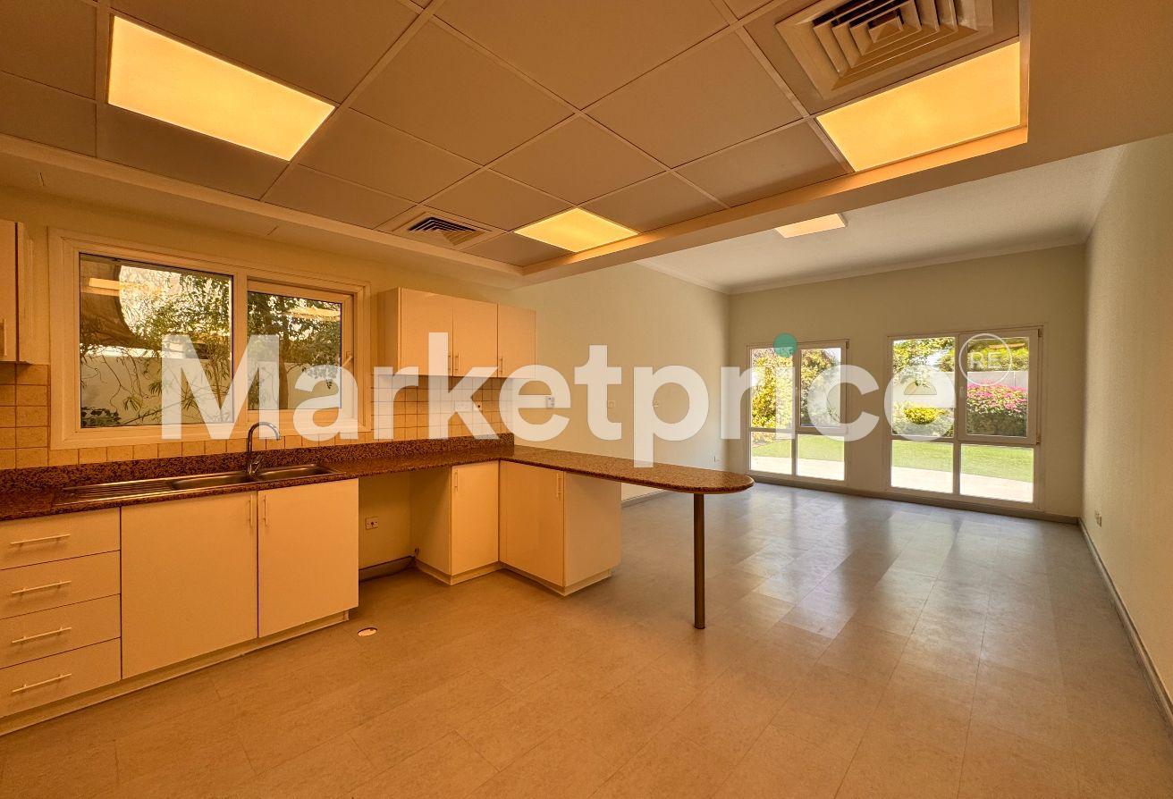 5 BR Type 7 Villa in Meadows 4 with lake views photo 10