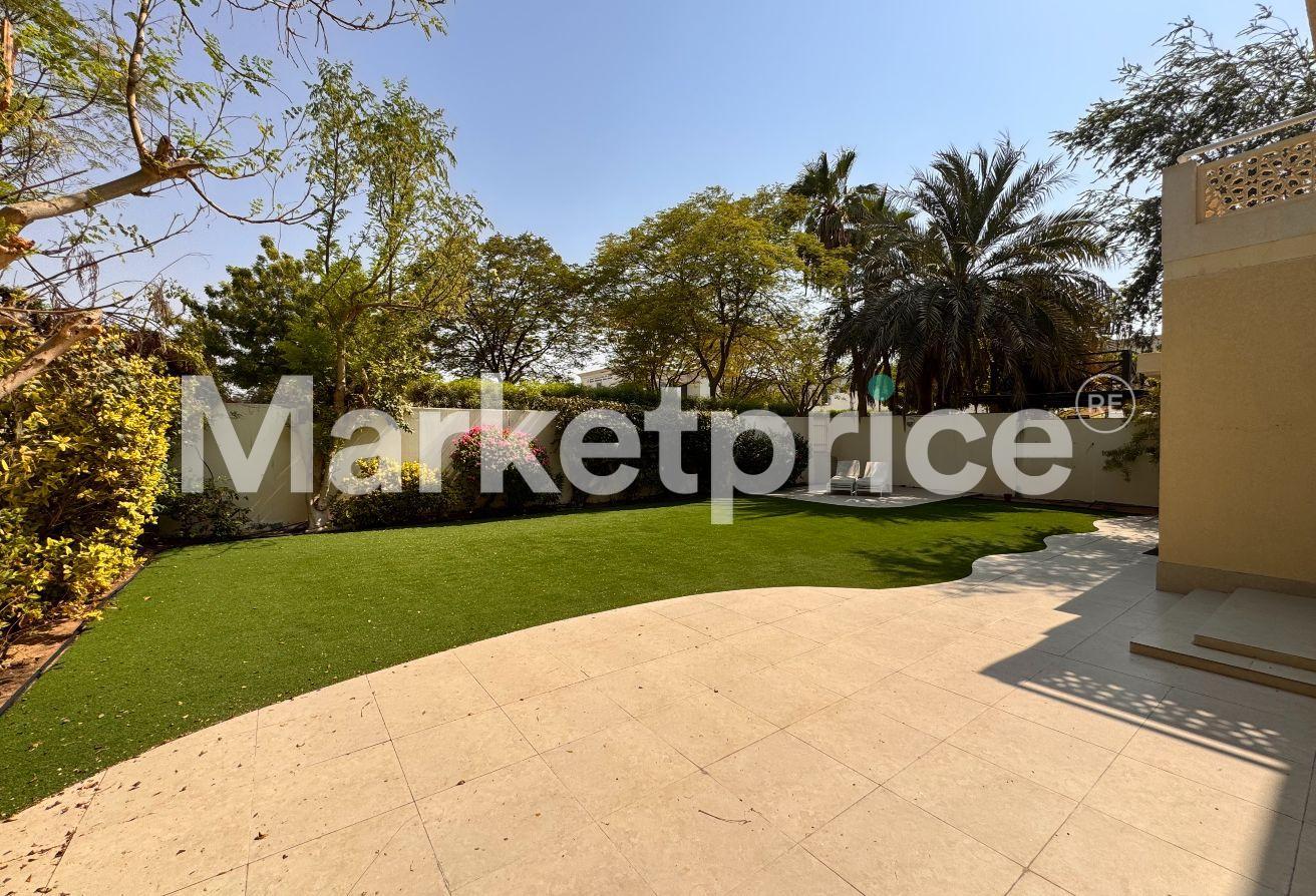 5 BR Type 7 Villa in Meadows 4 with lake views photo 4