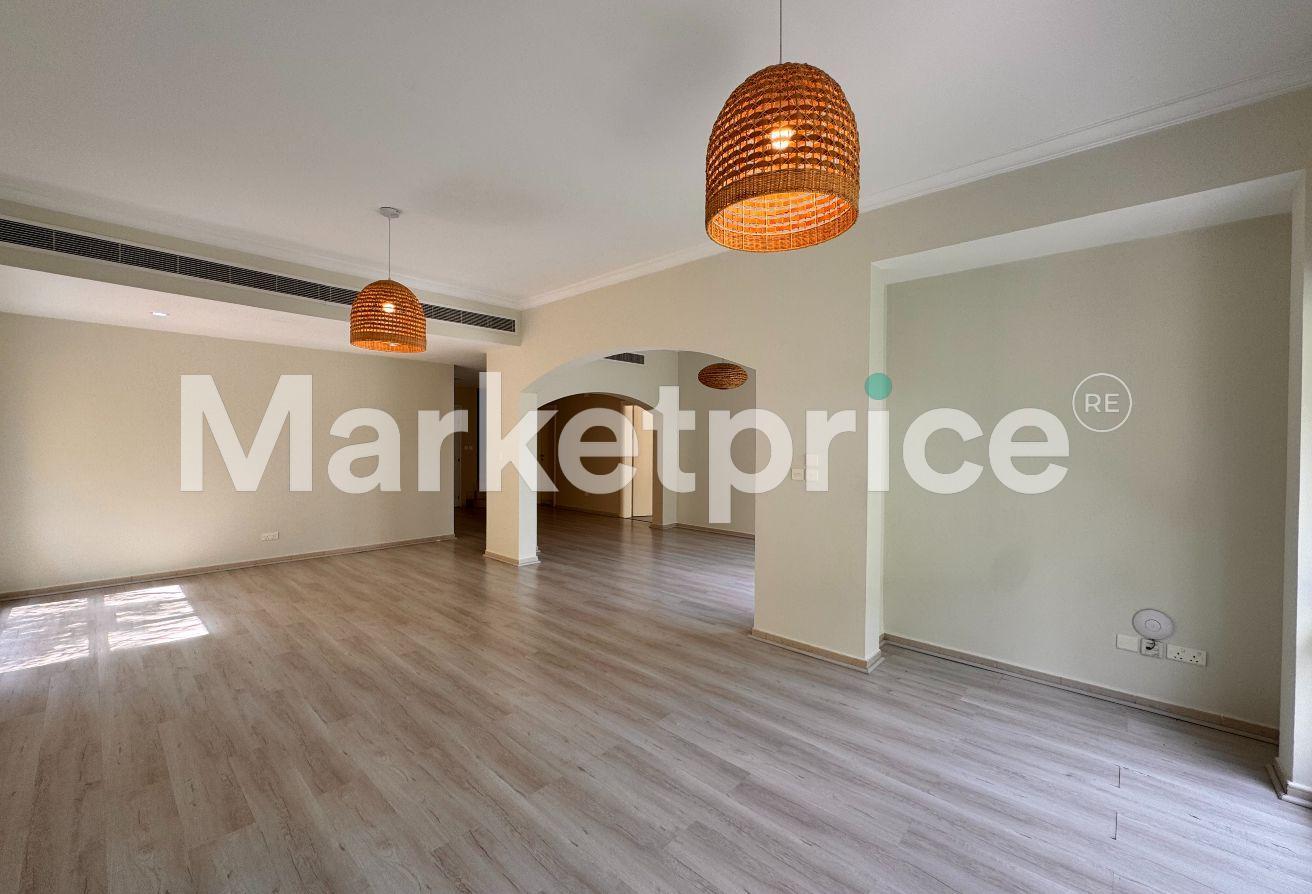 5 BR Type 7 Villa in Meadows 4 with lake views photo 5
