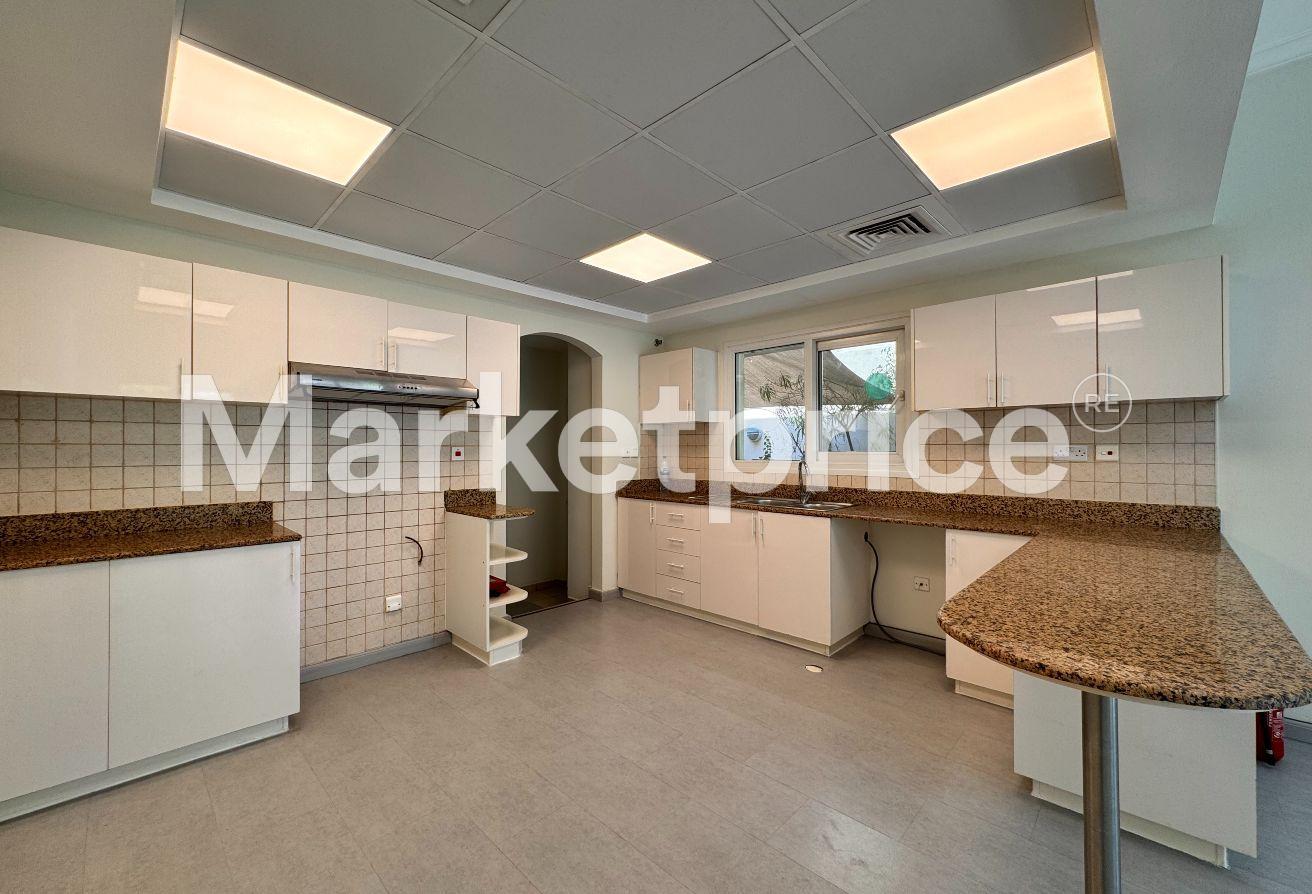 5 BR Type 7 Villa in Meadows 4 with lake views photo 11
