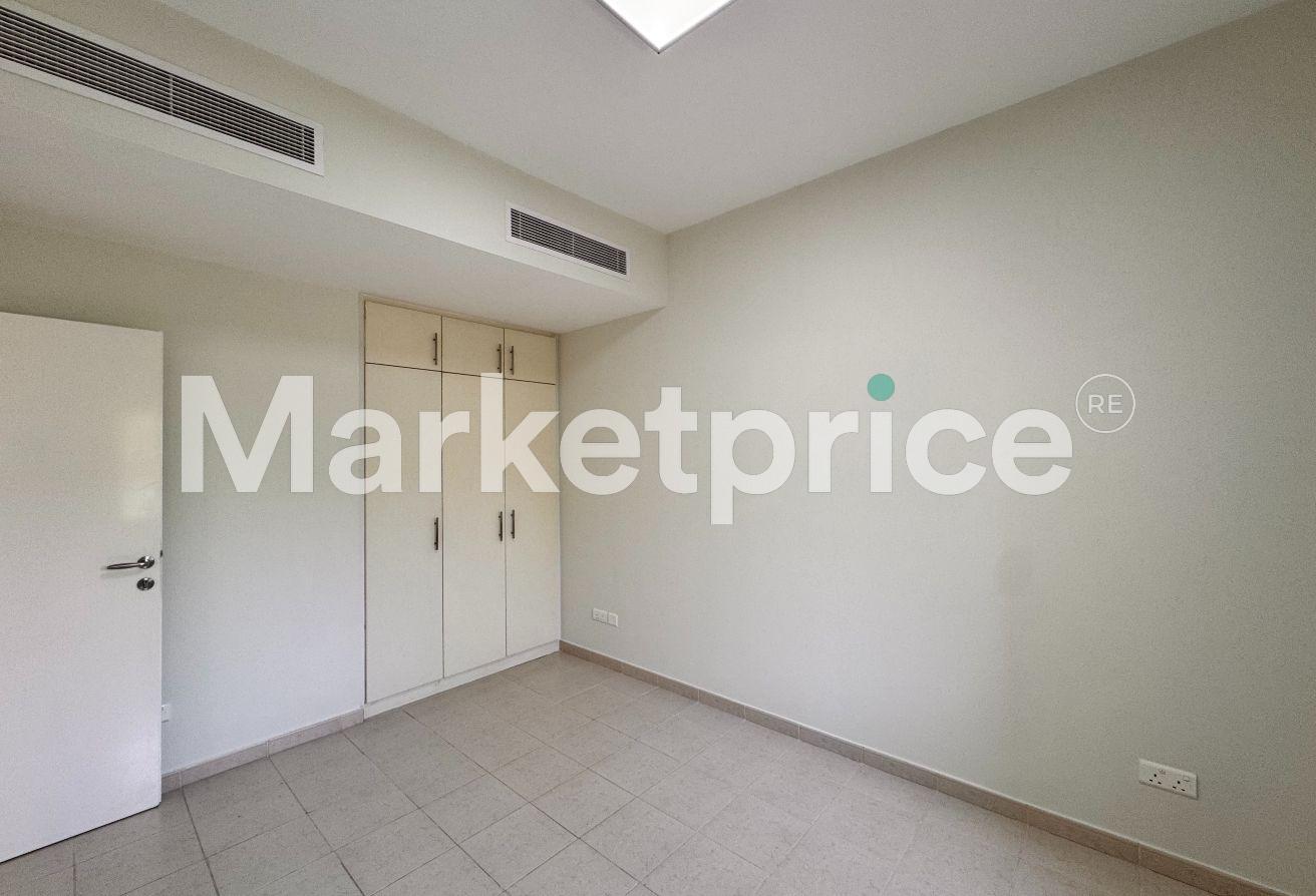 5 BR Type 7 Villa in Meadows 4 with lake views photo 12