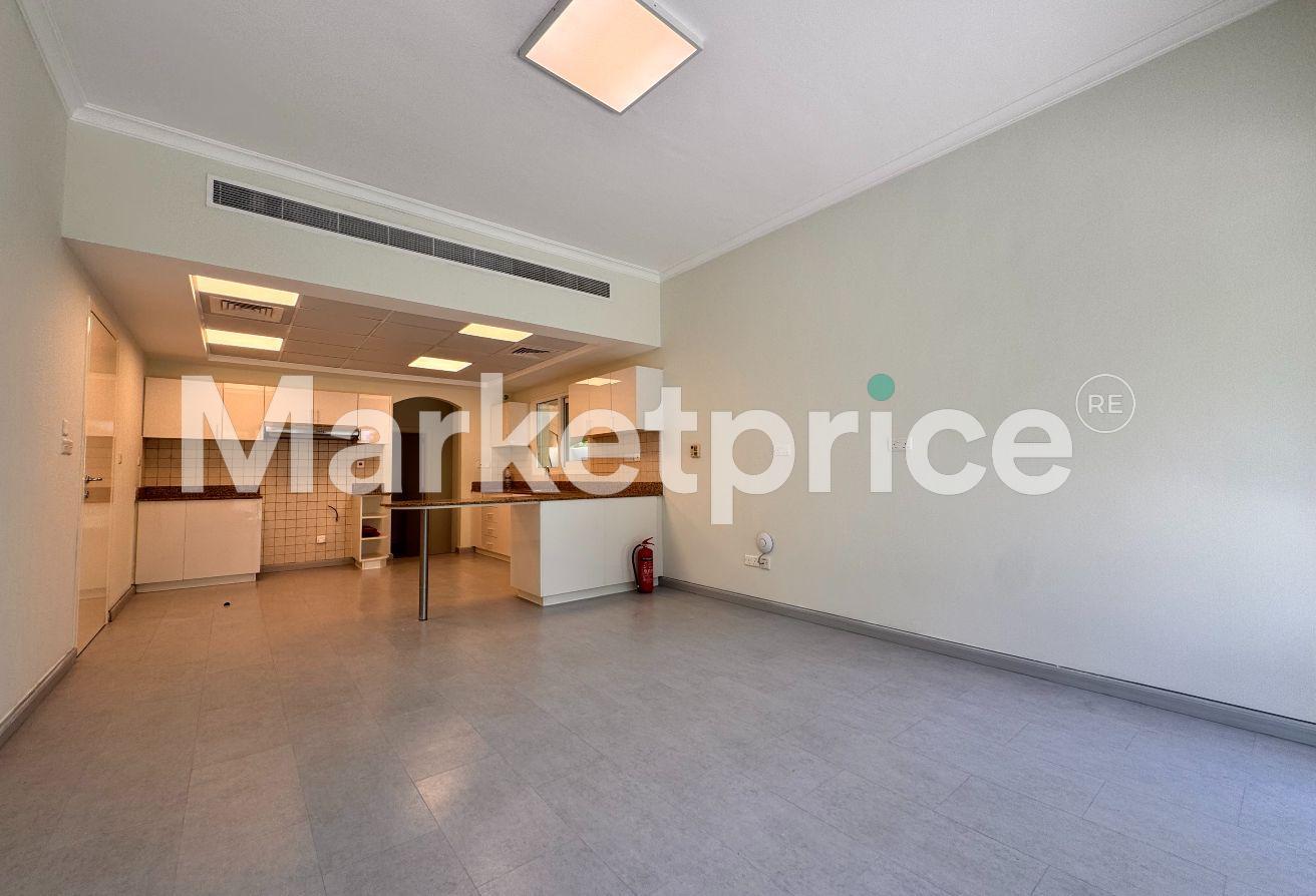 5 BR Type 7 Villa in Meadows 4 with lake views photo 9