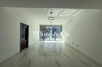 شقة - غرفة نوم - 2 حمامات للبيع في رويال ريجينسي - الخليج التجاري - دبي