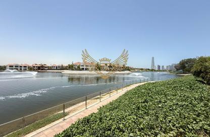 Villa - 4 - 5 for sale in Entertainment Foyer - Oasis Clusters - Jumeirah Islands - Dubai