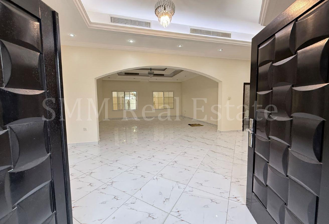 Huge 5 bedroom Villa Available Now | Spacious Plot photo 9