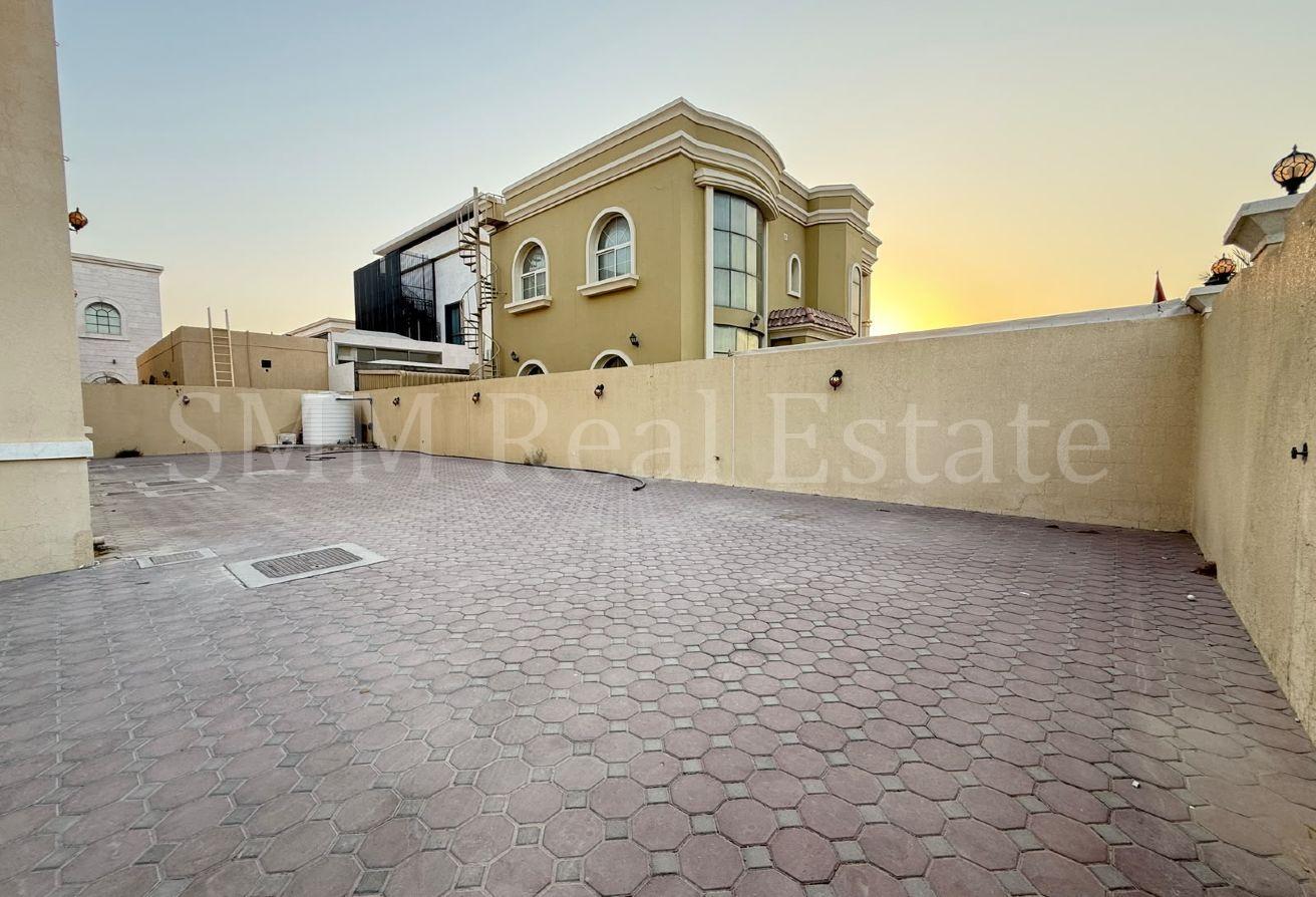 Huge 5 bedroom Villa Available Now | Spacious Plot photo 4